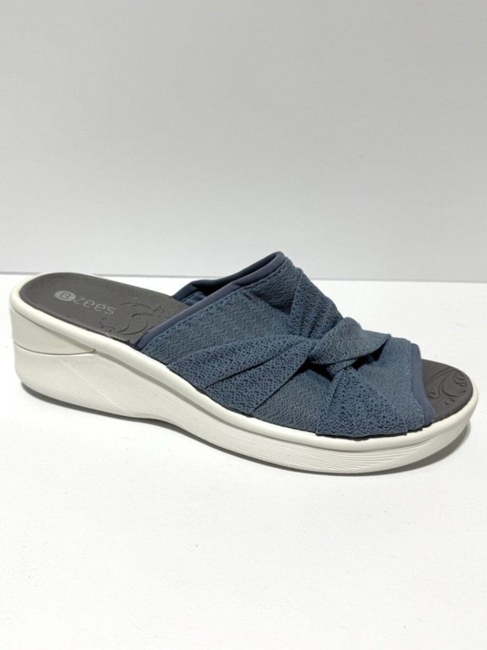 Bzees Womens Smile II Sandals Blue Size 8.5M
